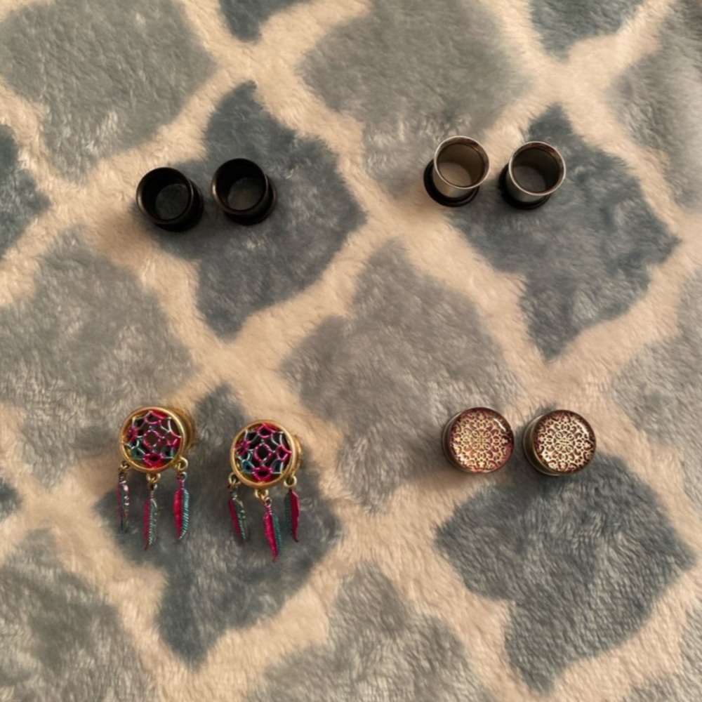 Assortment of 1/2” plugs